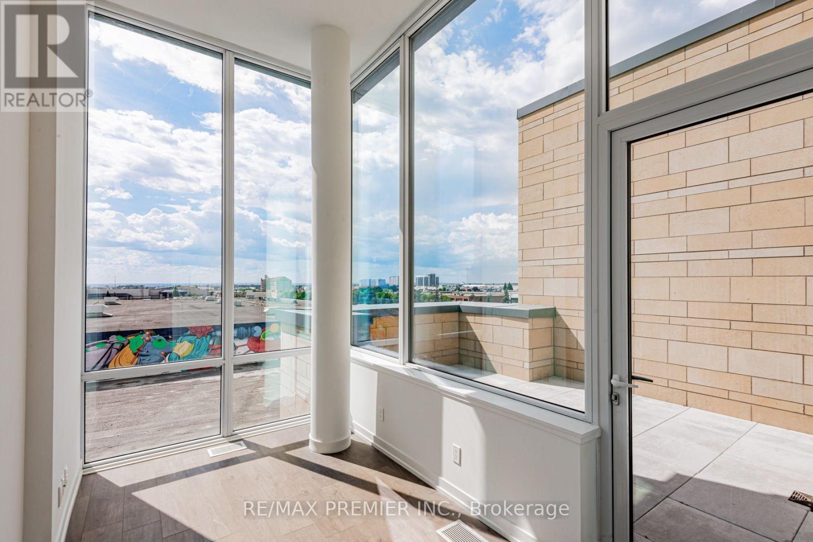 Th17 - 7 Buttermill Avenue, Vaughan, ON