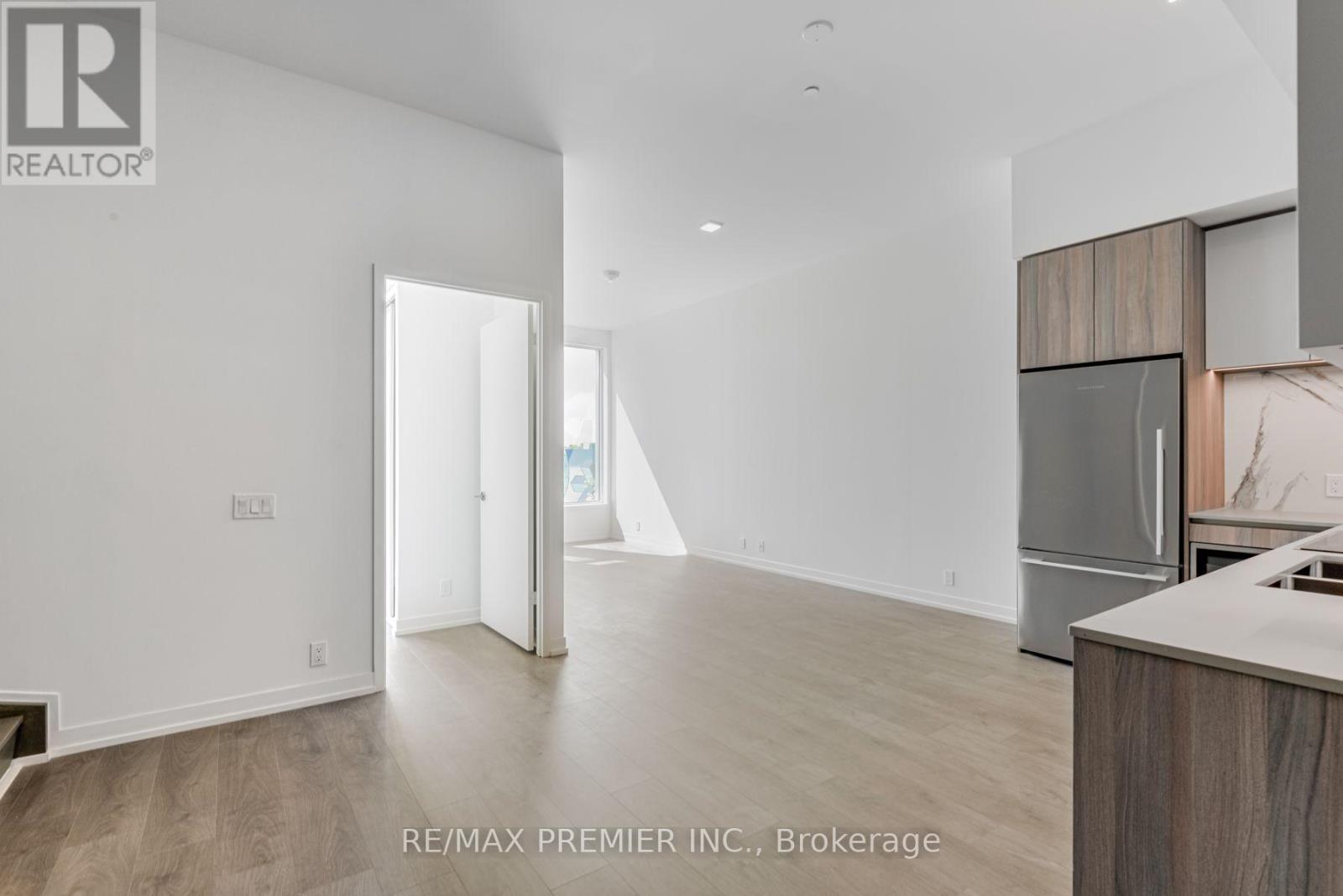 Th17 - 7 Buttermill Avenue, Vaughan, ON