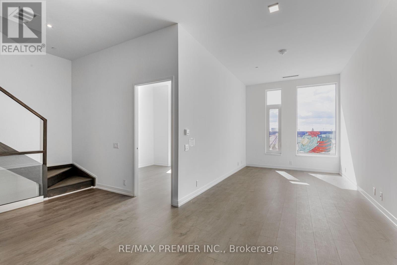 Th17 - 7 Buttermill Avenue, Vaughan, ON