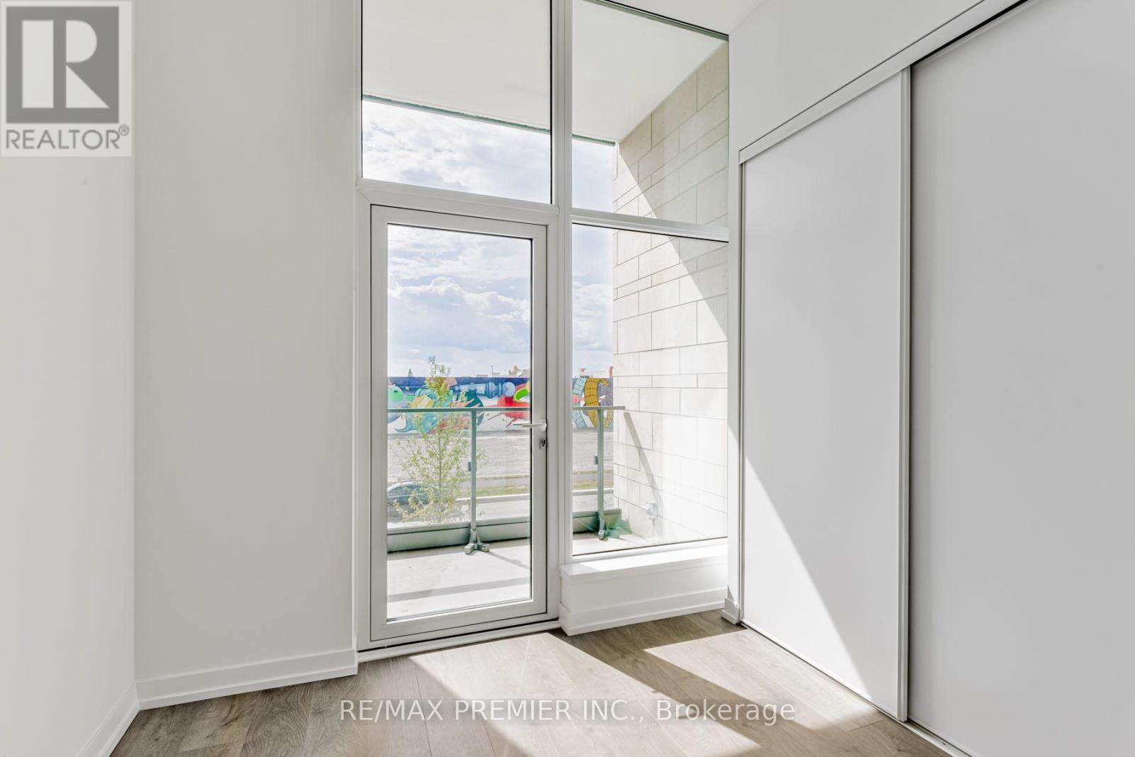 Th17 - 7 Buttermill Avenue, Vaughan, ON