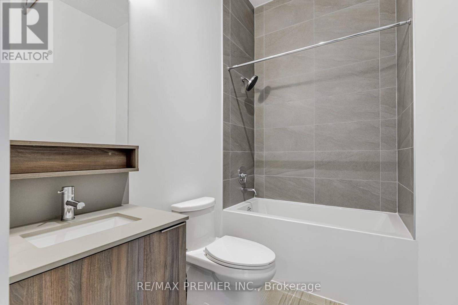 Th17 - 7 Buttermill Avenue, Vaughan, ON