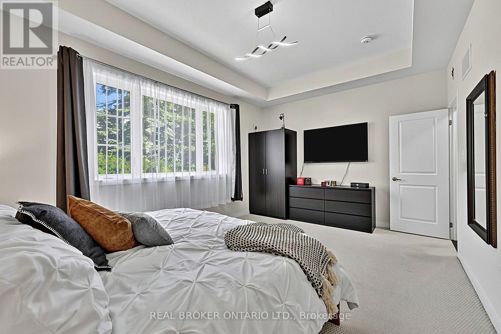 Large Bright Windows - 20 Birkdale Place, Newmarket, ON