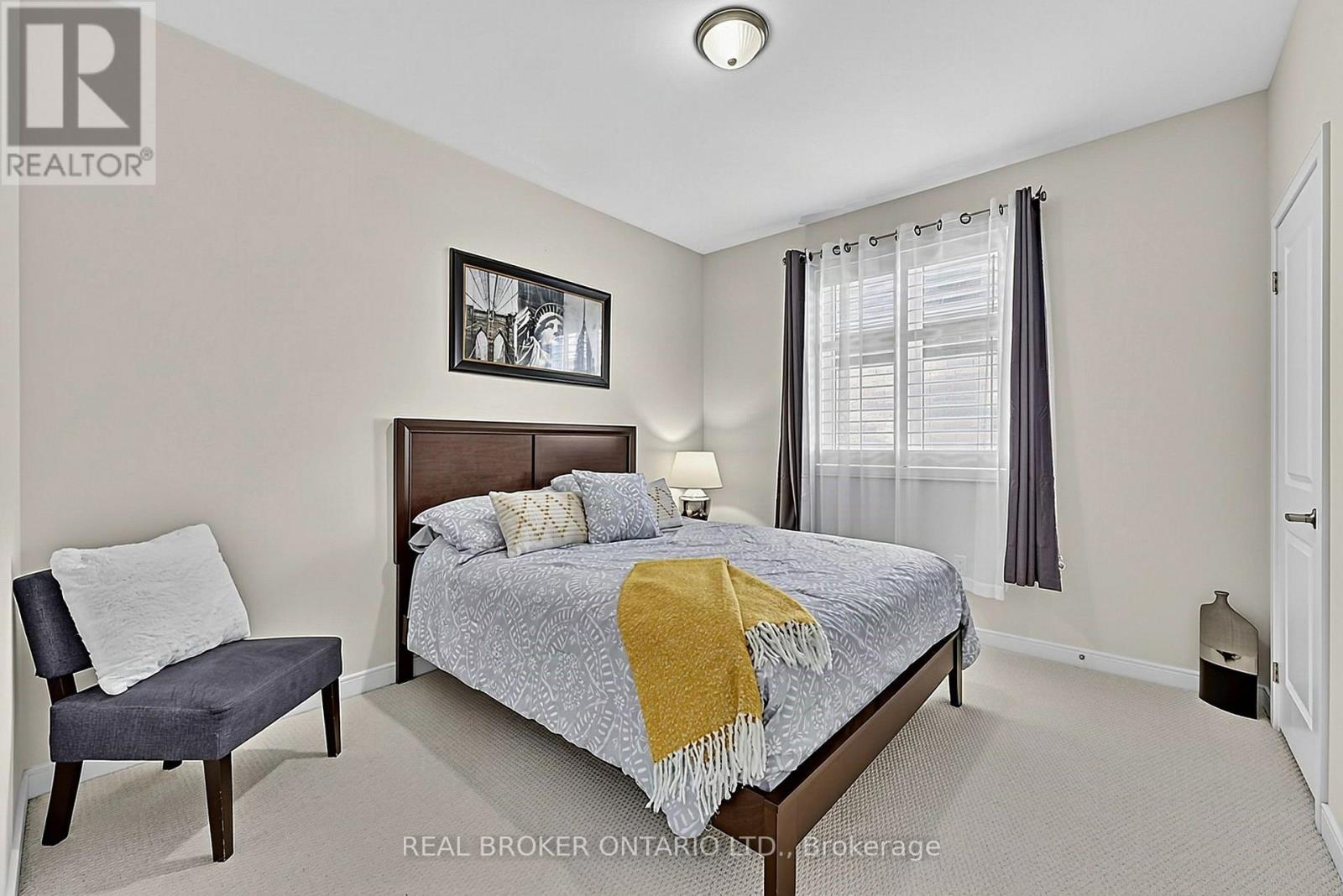 Bright 2nd Bedroom - 20 Birkdale Place, Newmarket, ON