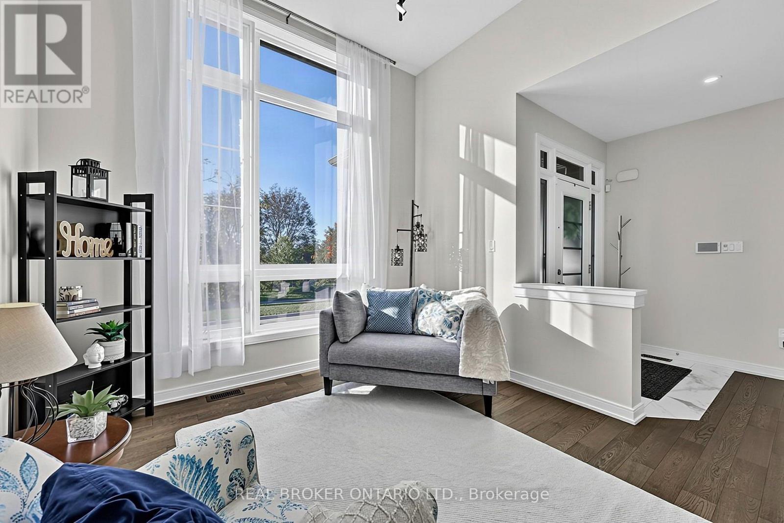 Floor to Ceiling Windows Bring in Tons of Light - 20 Birkdale Place, Newmarket, ON