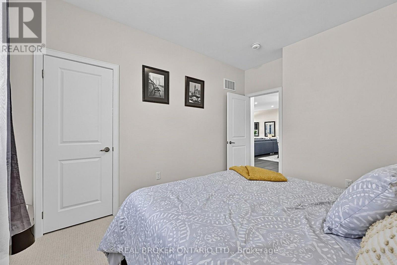 Closet - 20 Birkdale Place, Newmarket, ON