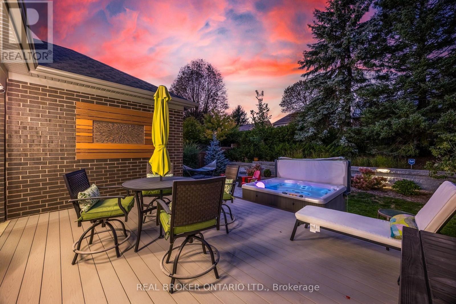 Private & Peaceful! - 20 Birkdale Place, Newmarket, ON