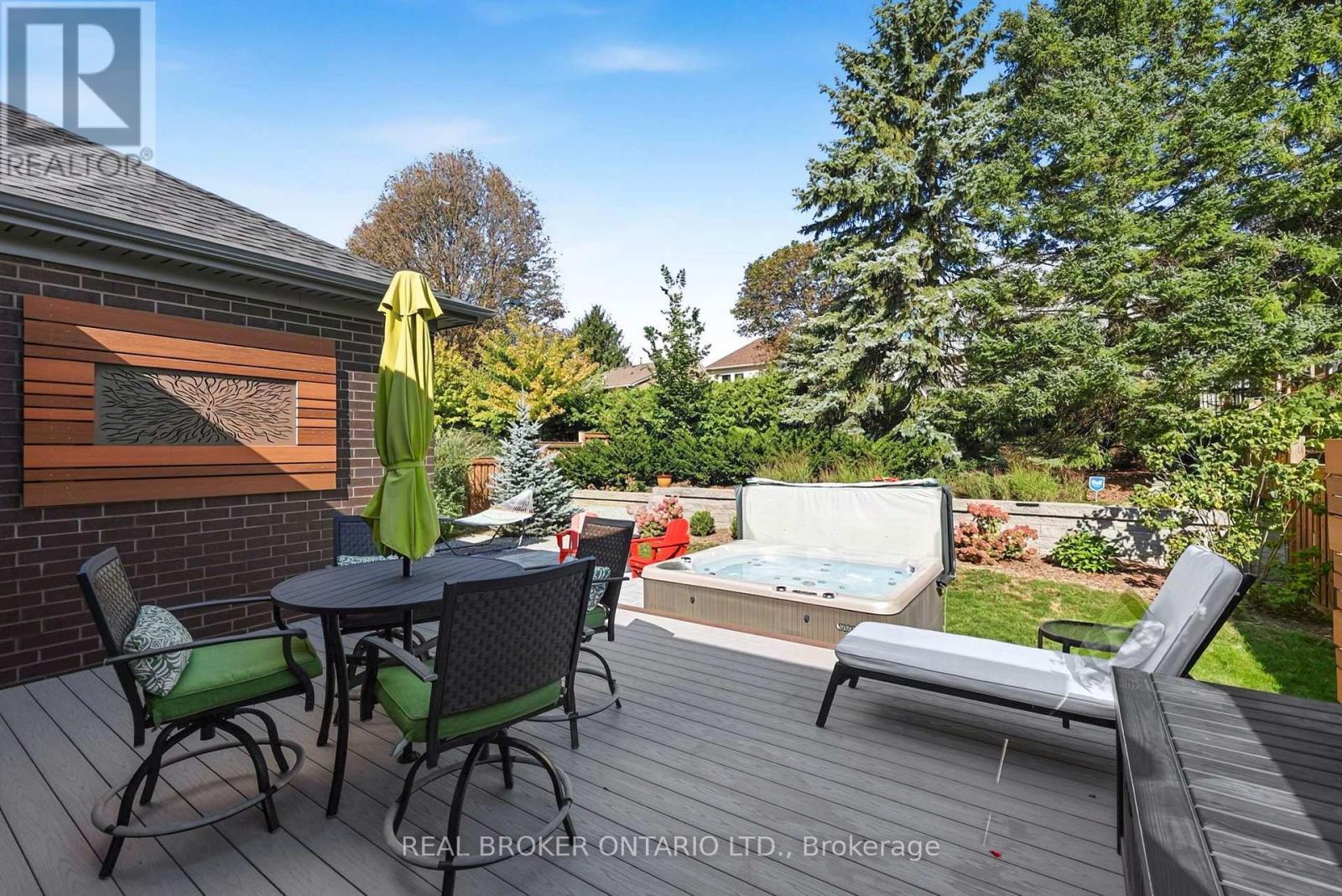 Hot Tub & Mature Trees - 20 Birkdale Place, Newmarket, ON
