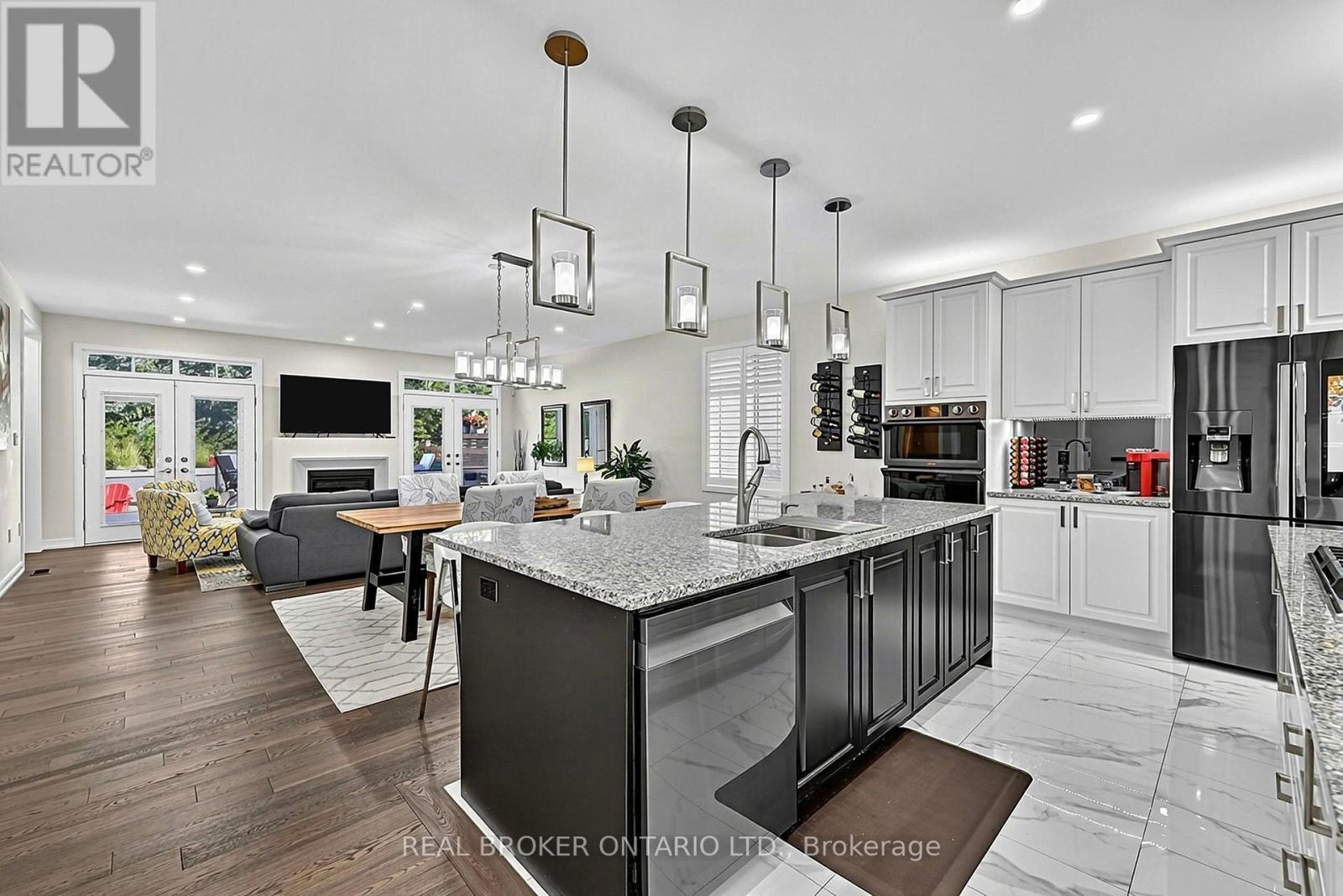 Open Concept Main Floor - 20 Birkdale Place, Newmarket, ON