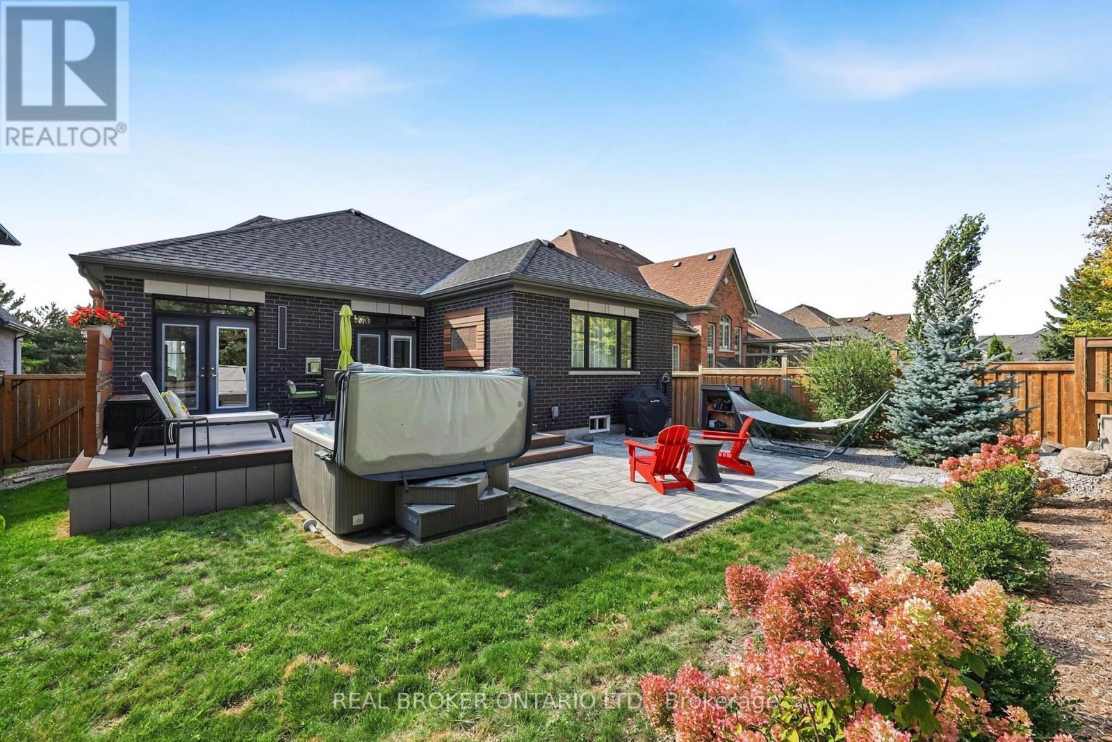 Beautiful Backyard - 20 Birkdale Place, Newmarket, ON