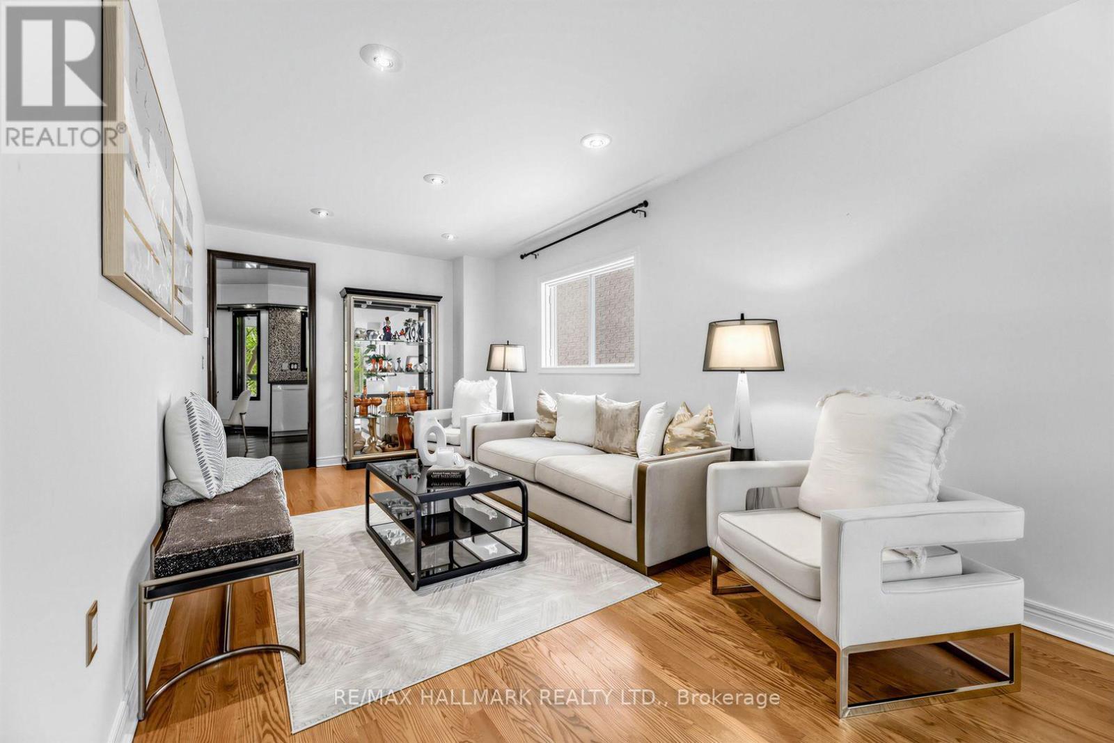 106 Larratt Lane, Richmond Hill, ON