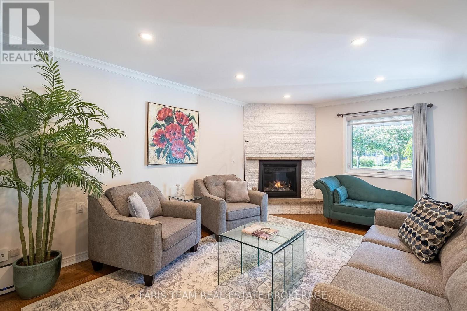 142 Nelson Street, Barrie, ON