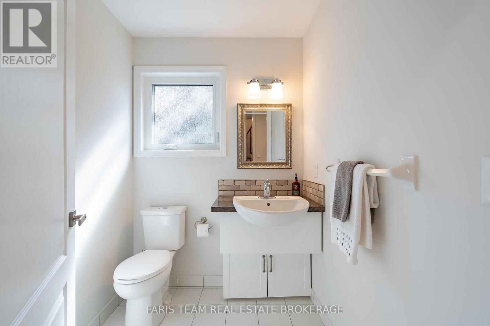 142 Nelson Street, Barrie, ON