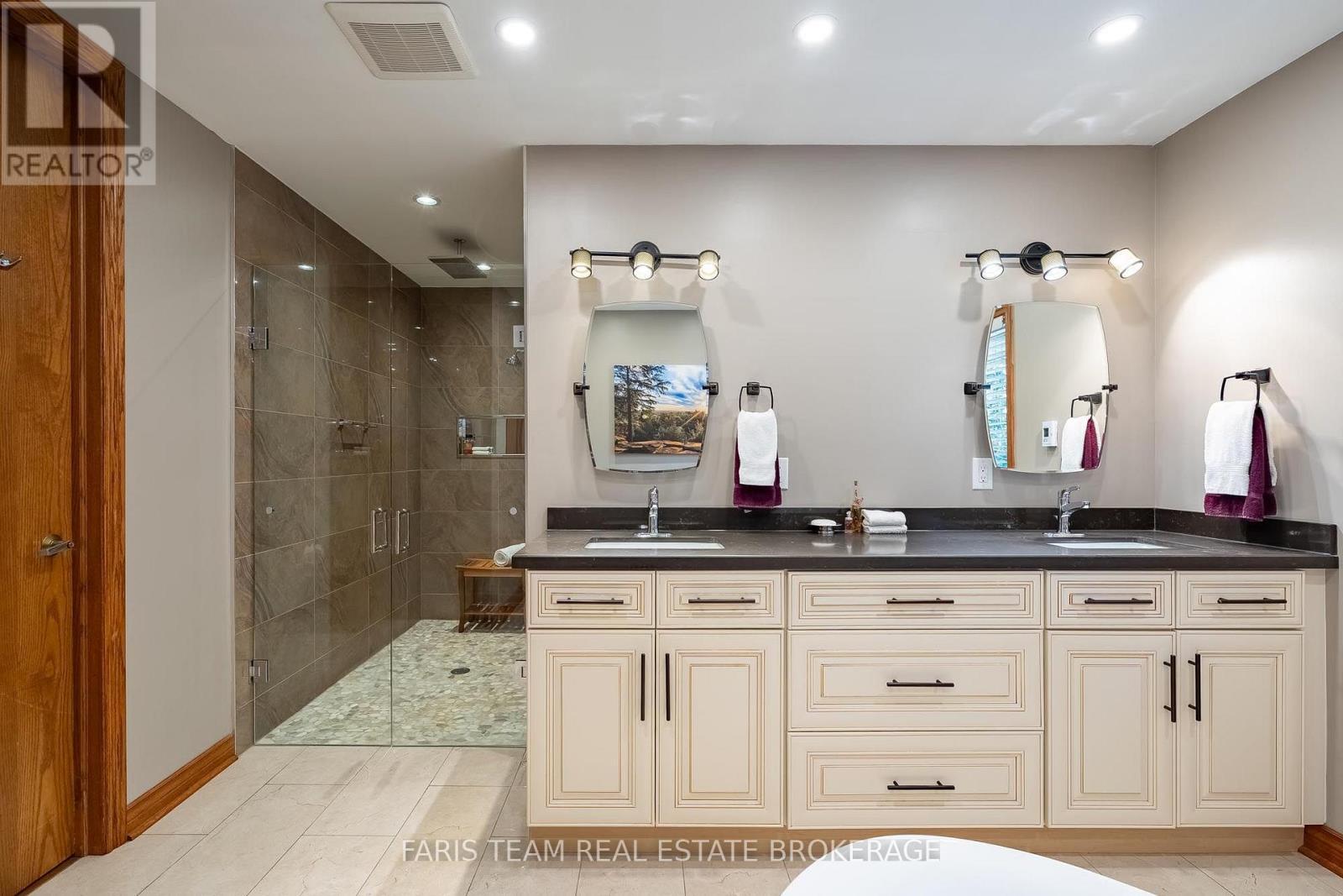 142 Nelson Street, Barrie, ON
