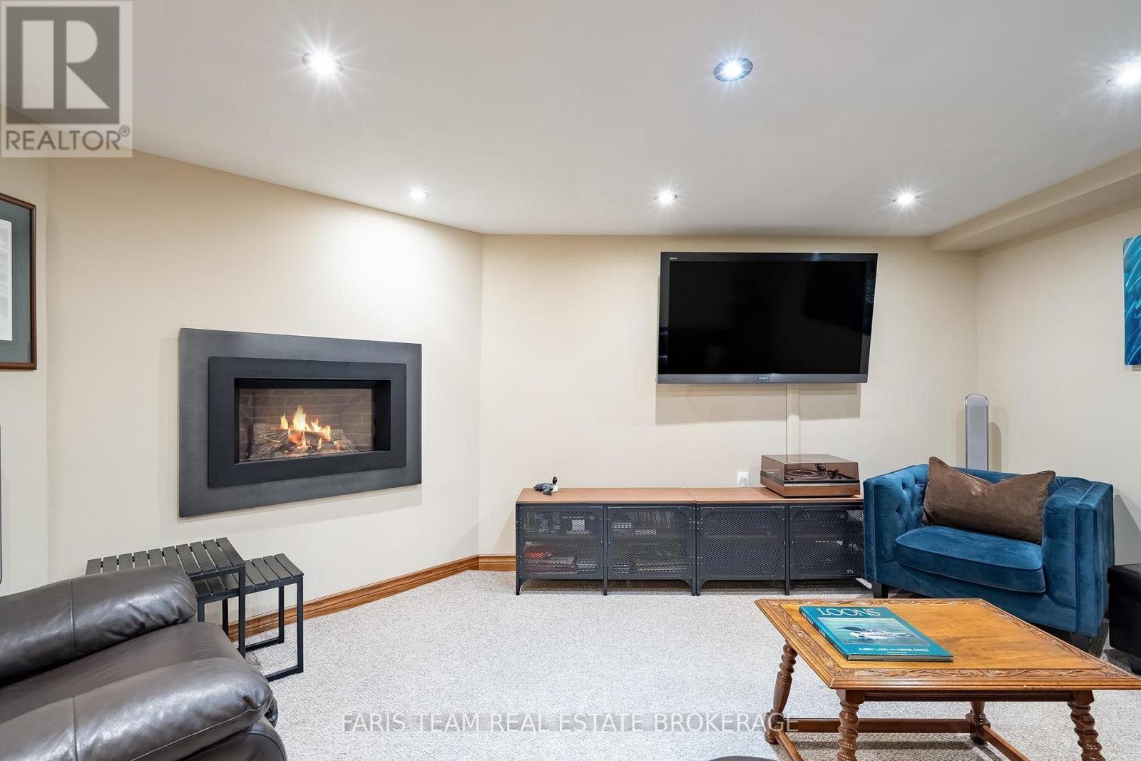 142 Nelson Street, Barrie, ON