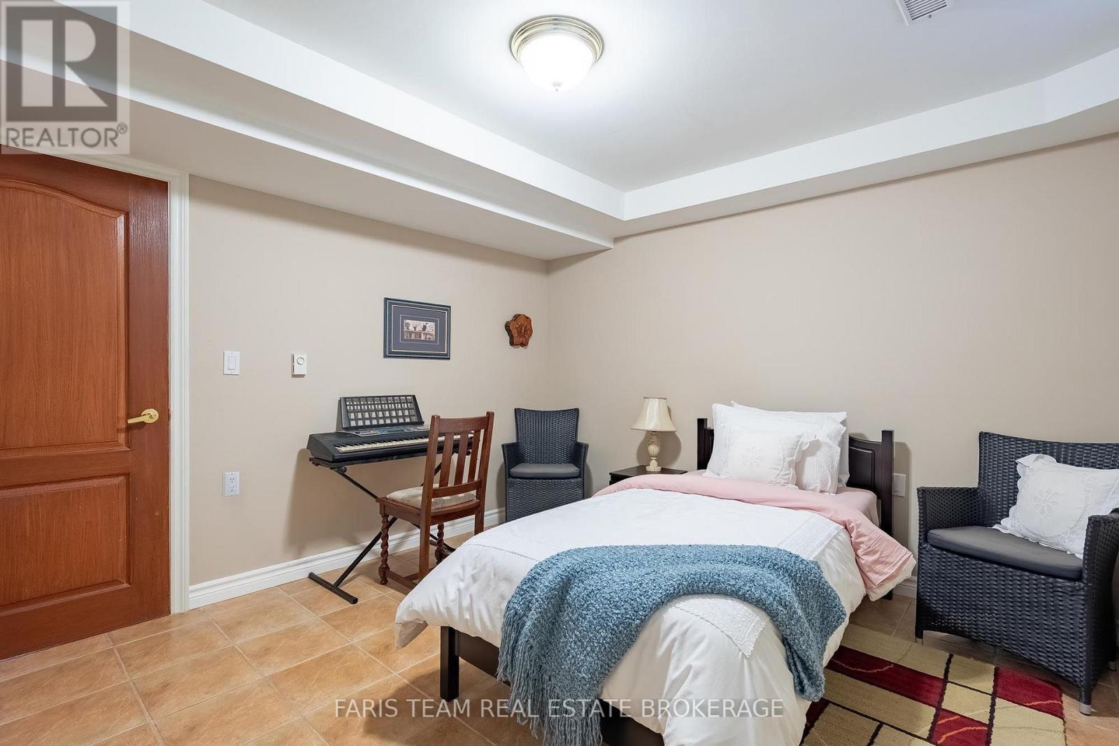 142 Nelson Street, Barrie, ON