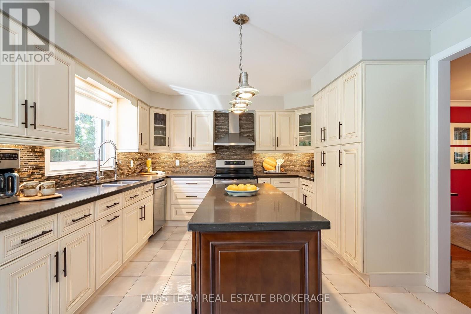 142 Nelson Street, Barrie, ON