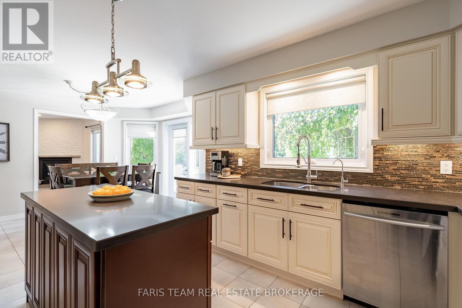 142 Nelson Street, Barrie, ON