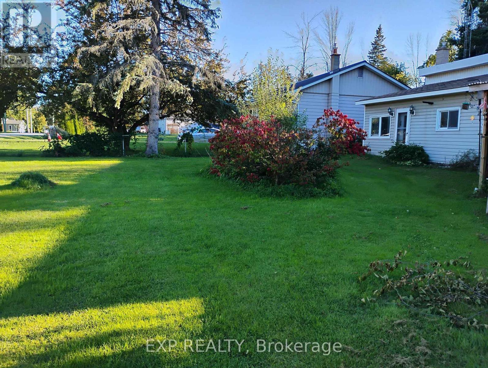 Lawn - 4044 Bayview Avenue, Ramara, ON