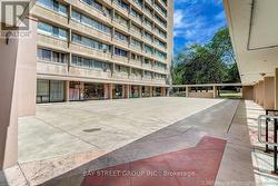 1010 - 100 LEEWARD GLENWAY Toronto, ON M3C 2Z1