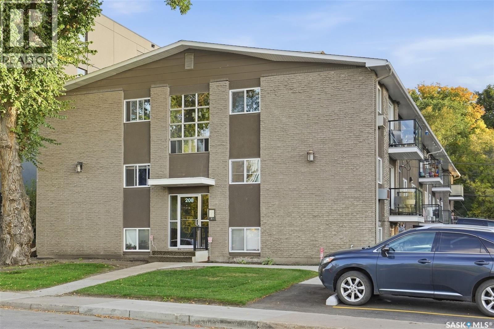 204 208 Saskatchewan Crescent E, Saskatoon, SK
