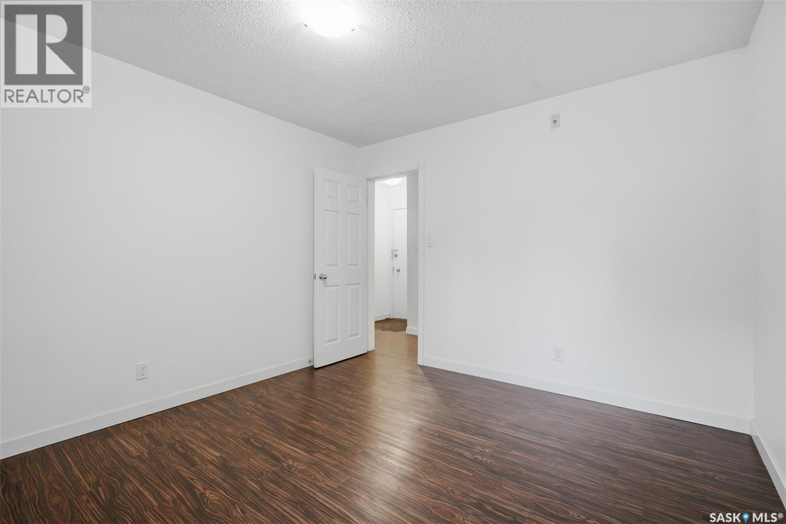 204 208 Saskatchewan Crescent E, Saskatoon, SK