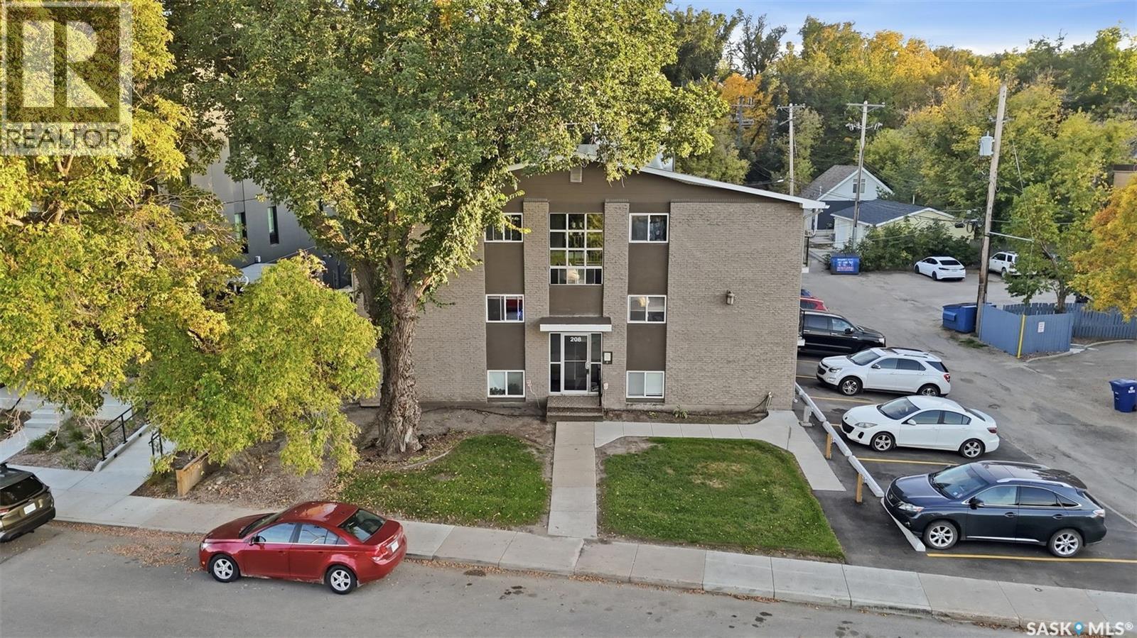204 208 Saskatchewan Crescent E, Saskatoon, SK