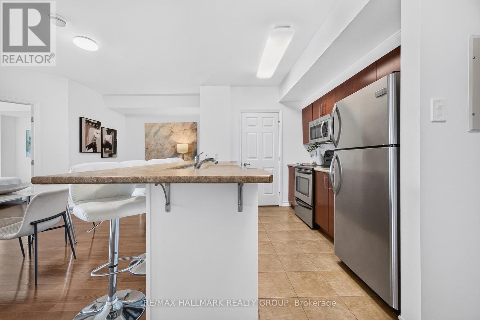Kitchen wide angle - 1405 - 200 Rideau Street, Ottawa, ON