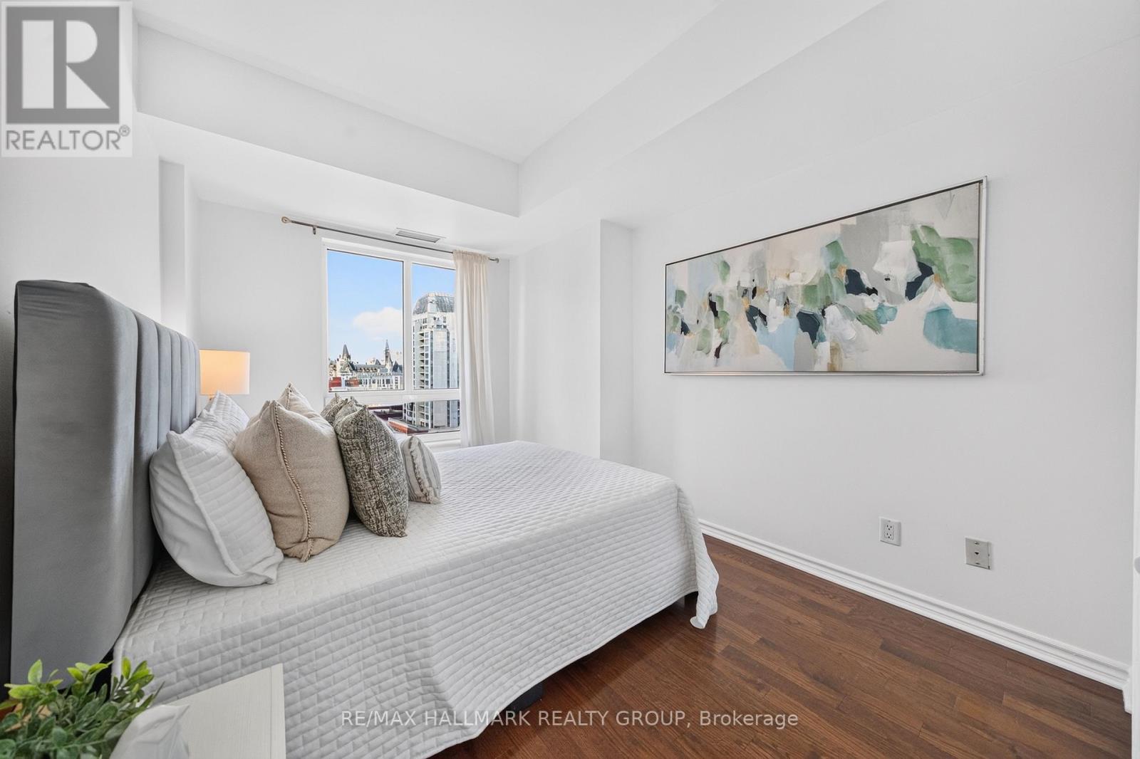 Second bedroom - wide view - 1405 - 200 Rideau Street, Ottawa, ON