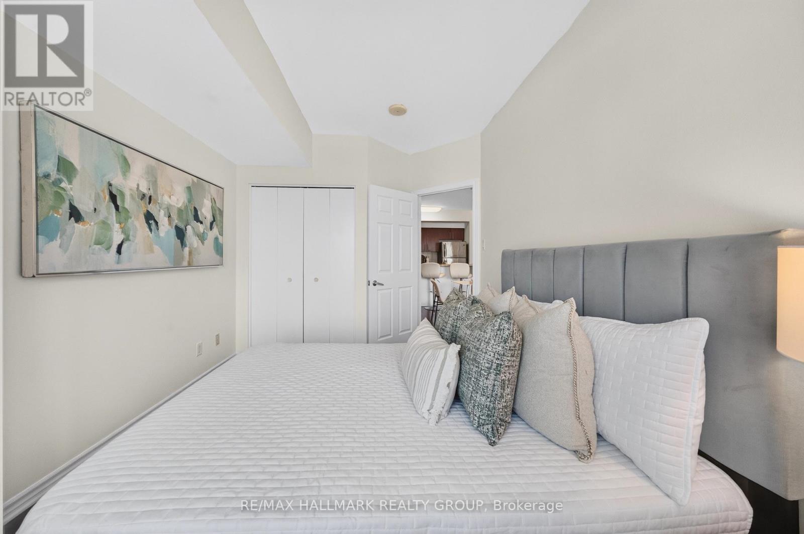 Second bedroom - reverse view - 1405 - 200 Rideau Street, Ottawa, ON
