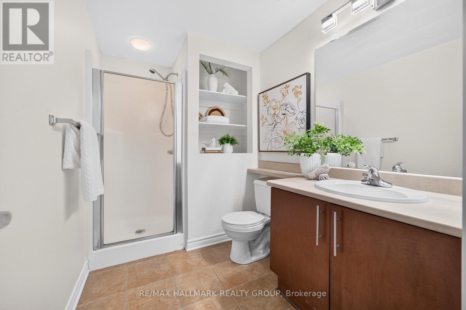 Bathroom with shower - 1405 - 200 Rideau Street, Ottawa, ON
