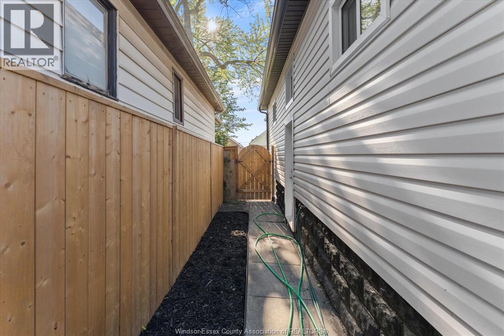 930 Elsmere Ave, Windsor, ON