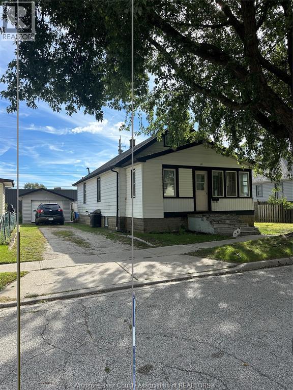 26 White, Leamington, ON