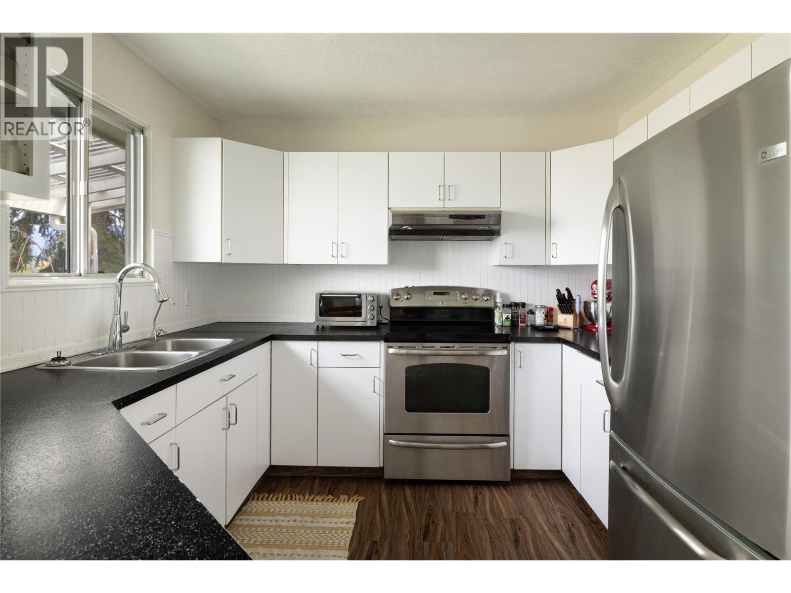 Bright n' Open Kitchen - 3764 Creamery Road, Armstrong, BC