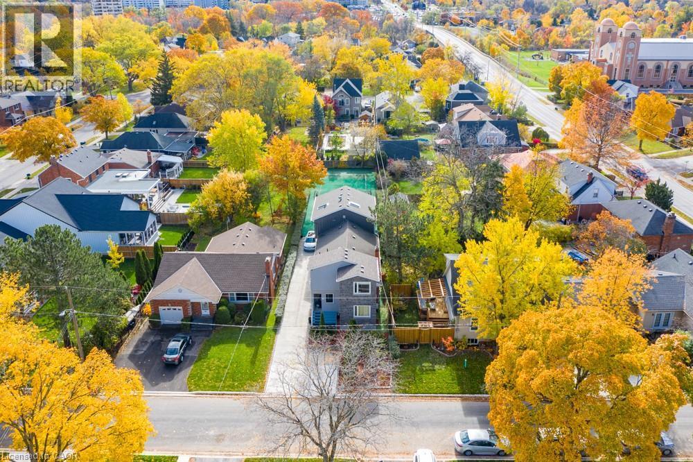 Residential neighbourhood with a variety of detached homes and mature trees - 16 Forest Hill Road, St. Catharines, ON