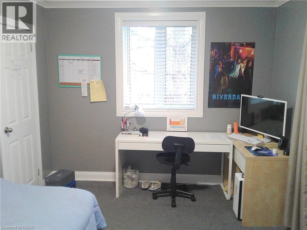 Main floor bedroom - 16 Forest Hill Road, St. Catharines, ON
