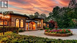 38 BRIDGEWATER DRIVE Richmond Hill, ON L4E 3N4