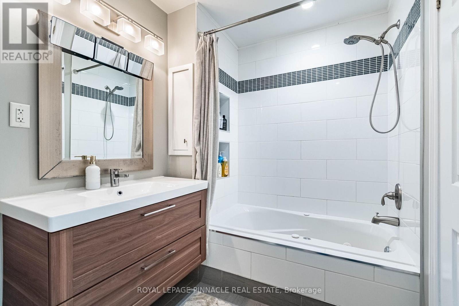 4 - 3480 Upper Middle Road, Burlington, ON