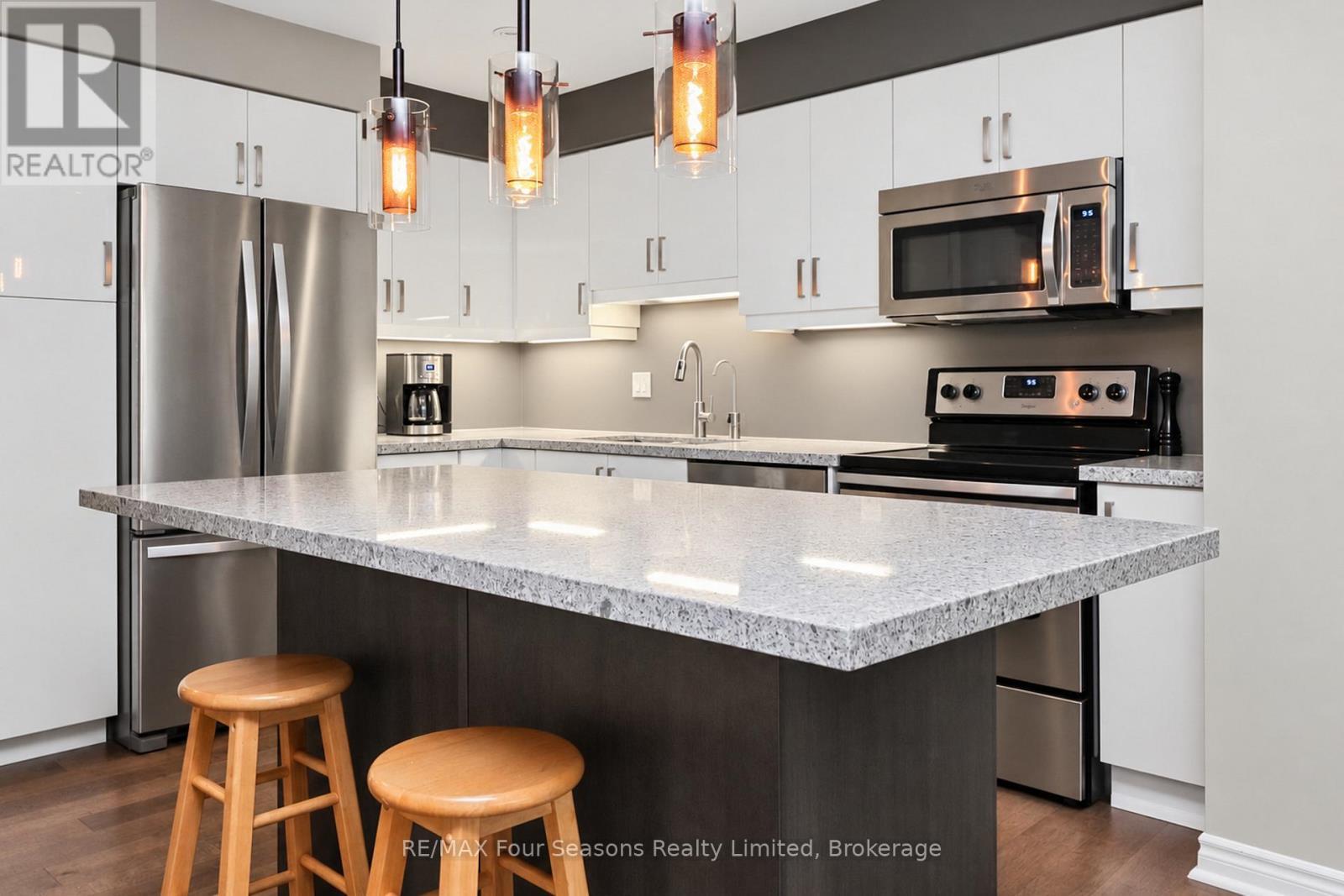 Solid surface countertops in kitchen - 55 Conservation Way, Collingwood, ON