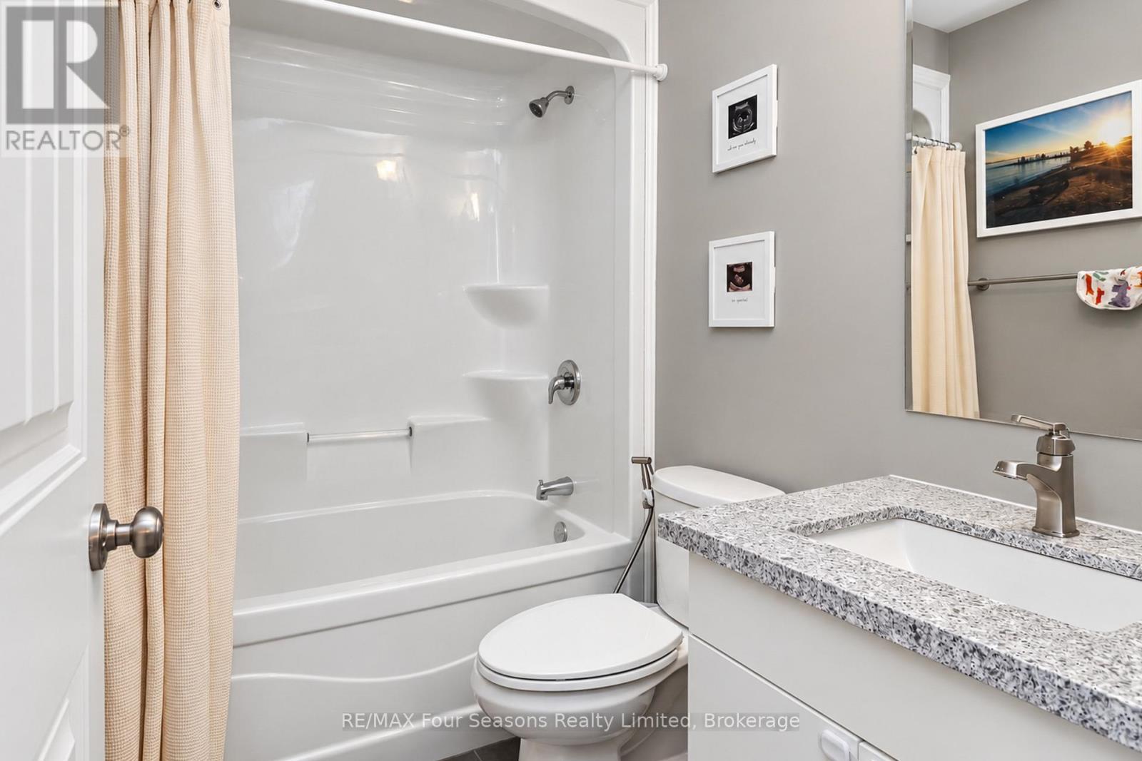 4pc bath 2nd floor - 55 Conservation Way, Collingwood, ON