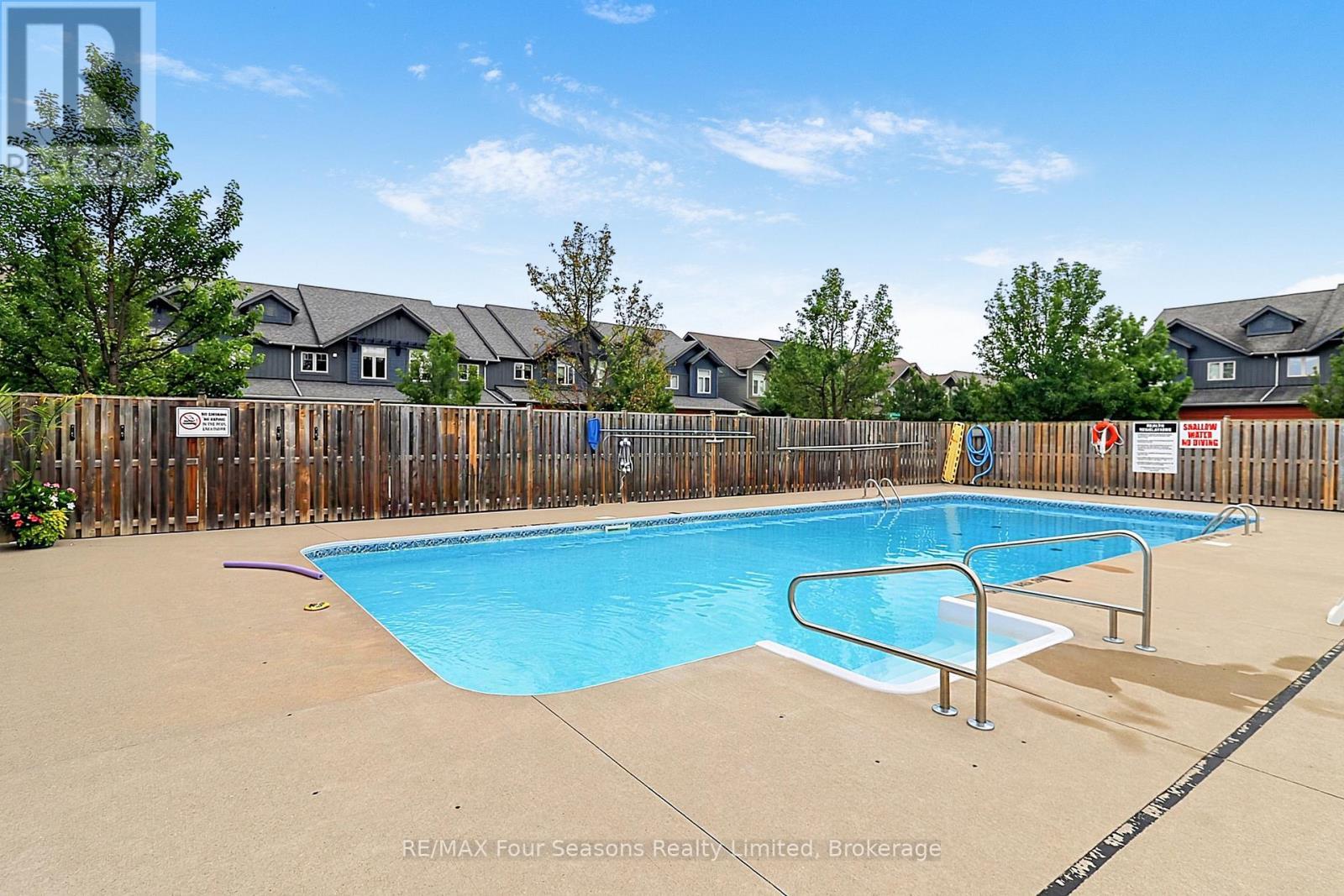 Outdoor pool - 55 Conservation Way, Collingwood, ON
