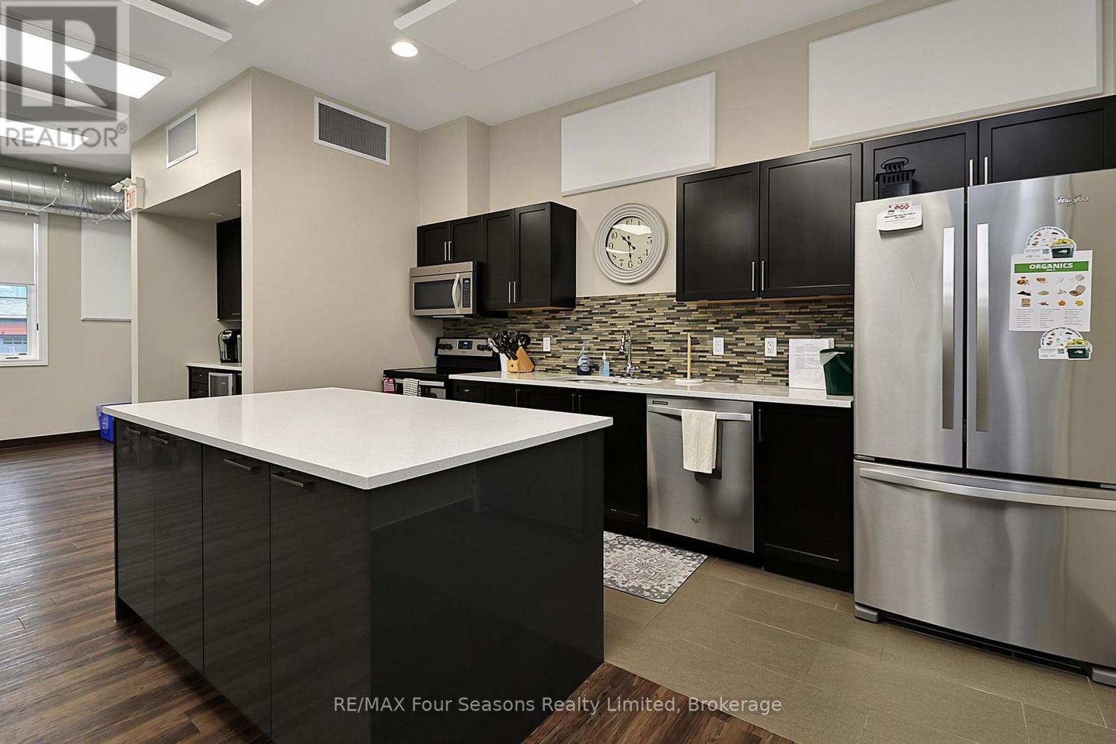 Rec centre kitchen - 55 Conservation Way, Collingwood, ON