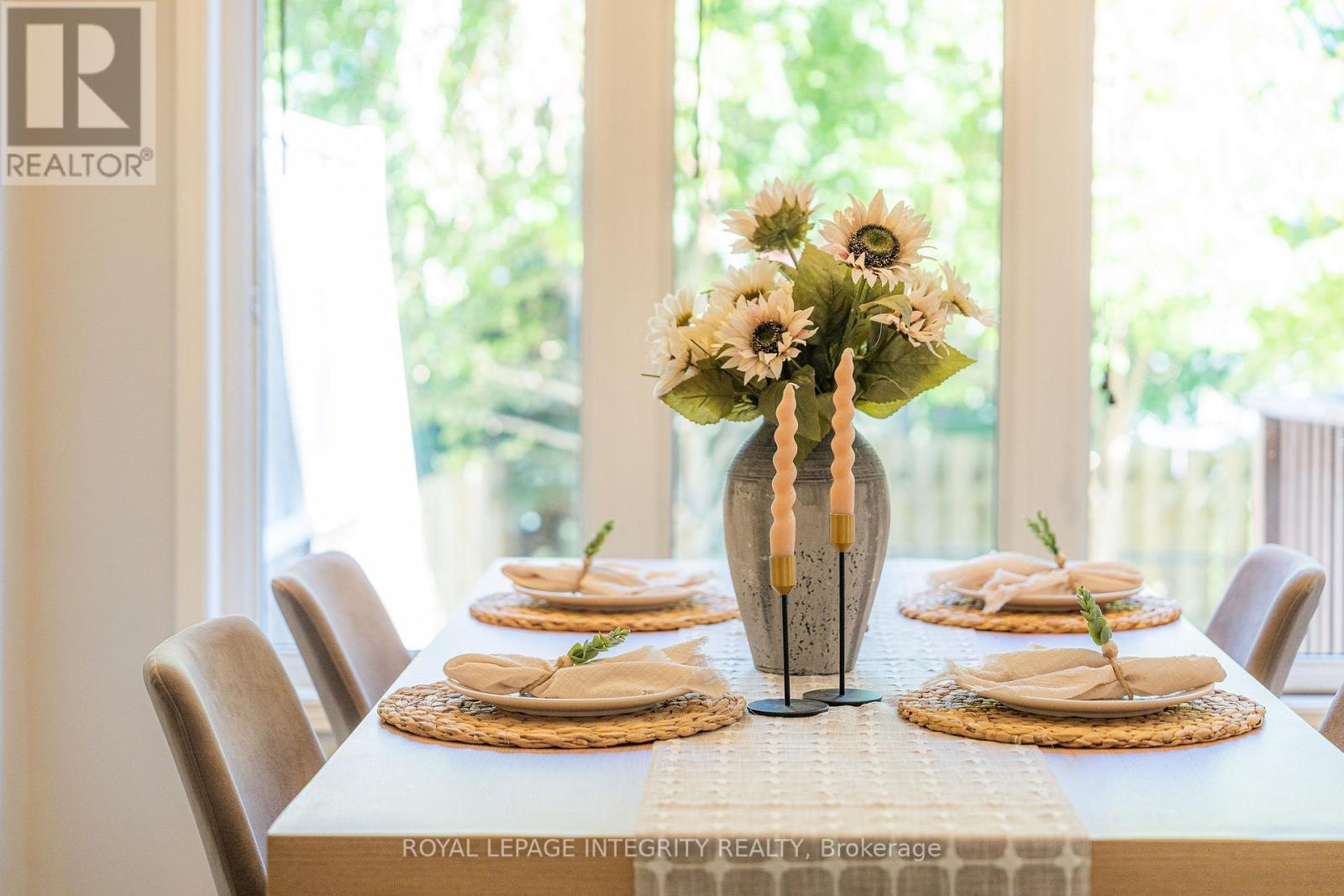 Bright dining area with large windows - 170 Flamborough Way, Ottawa, ON