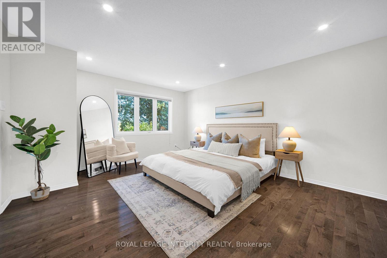 Spacious and bright primary bedroom - 170 Flamborough Way, Ottawa, ON
