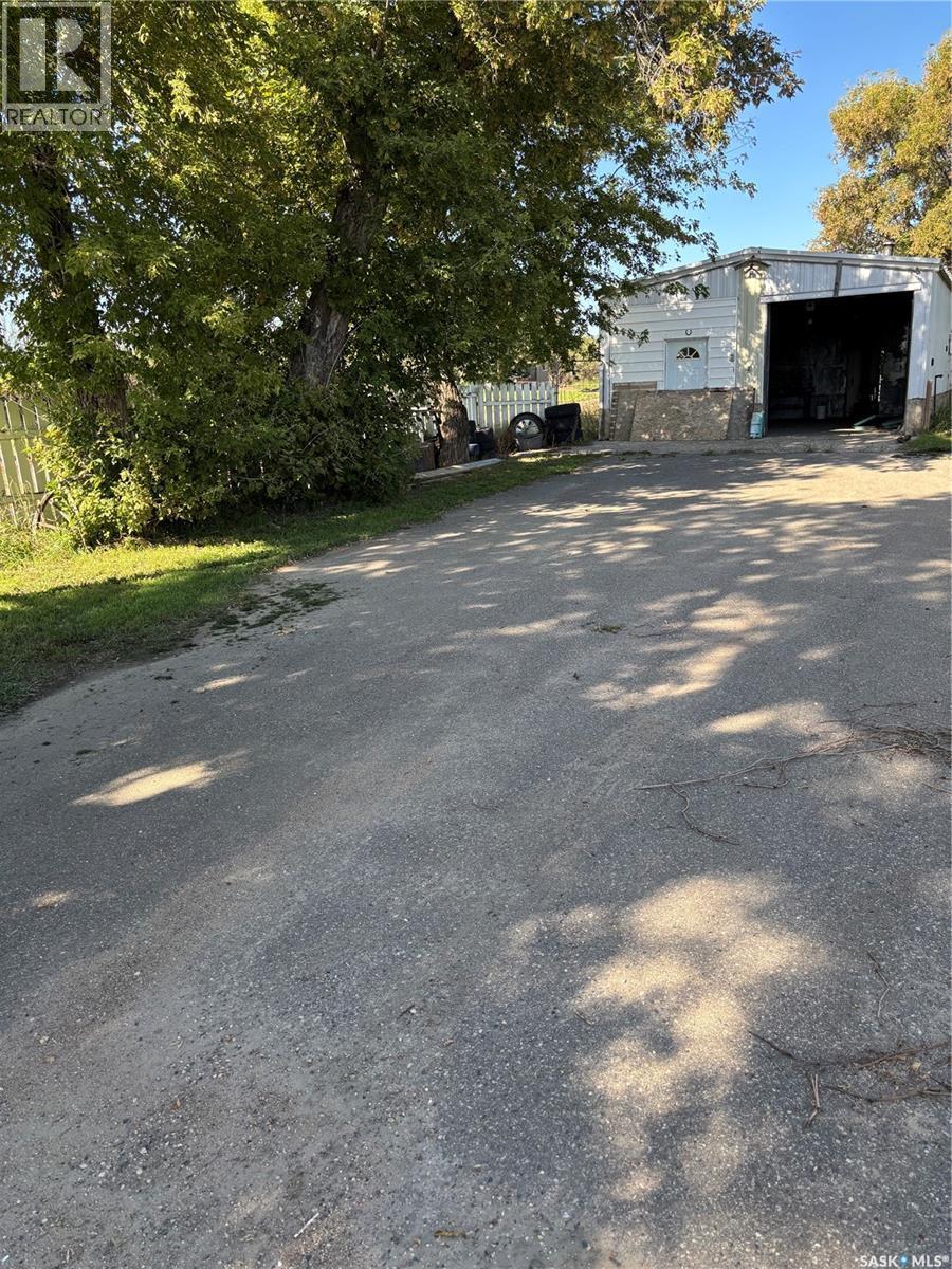 406 Railway Avenue, Mortlach, SK