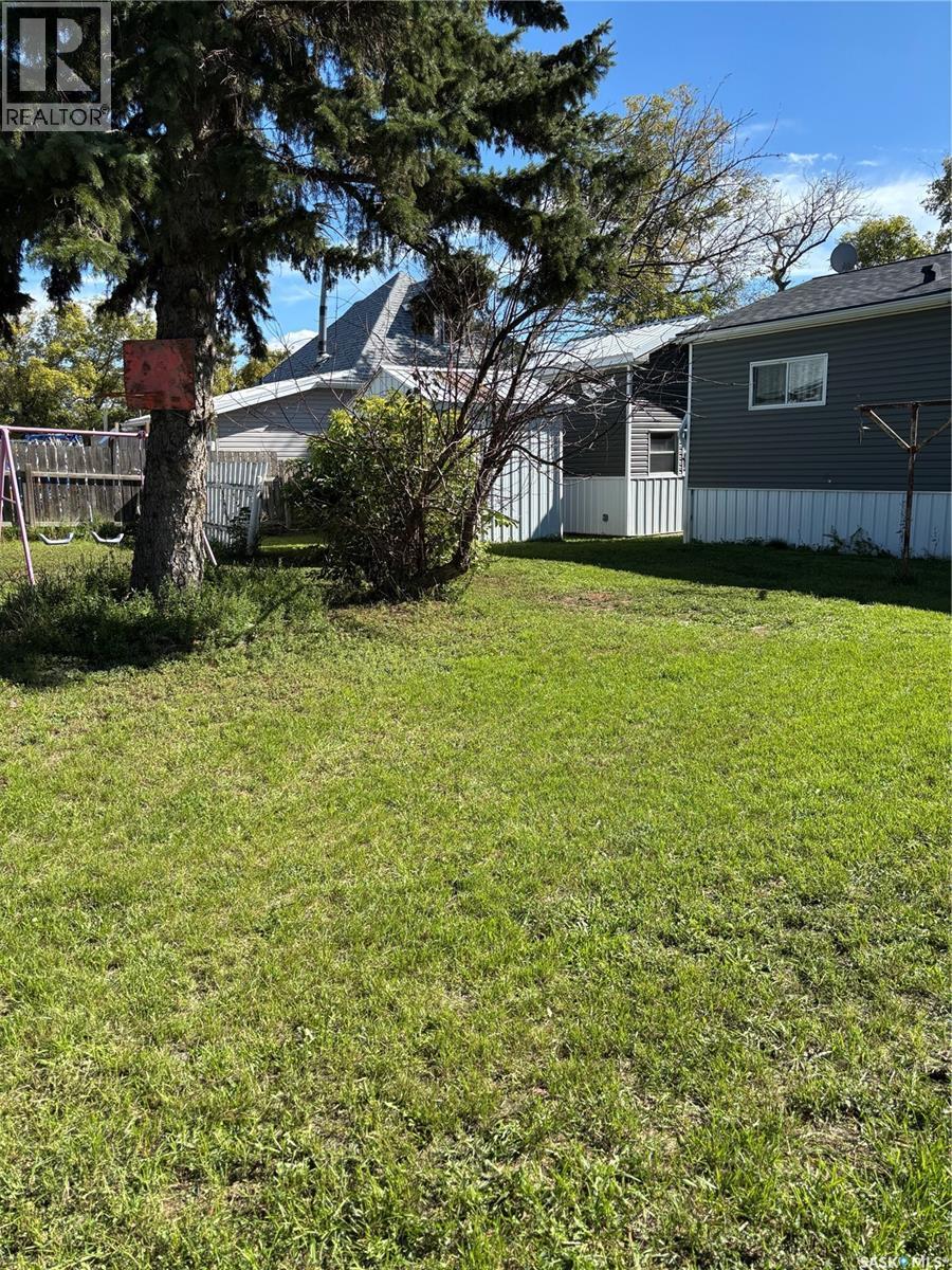 406 Railway Avenue, Mortlach, SK