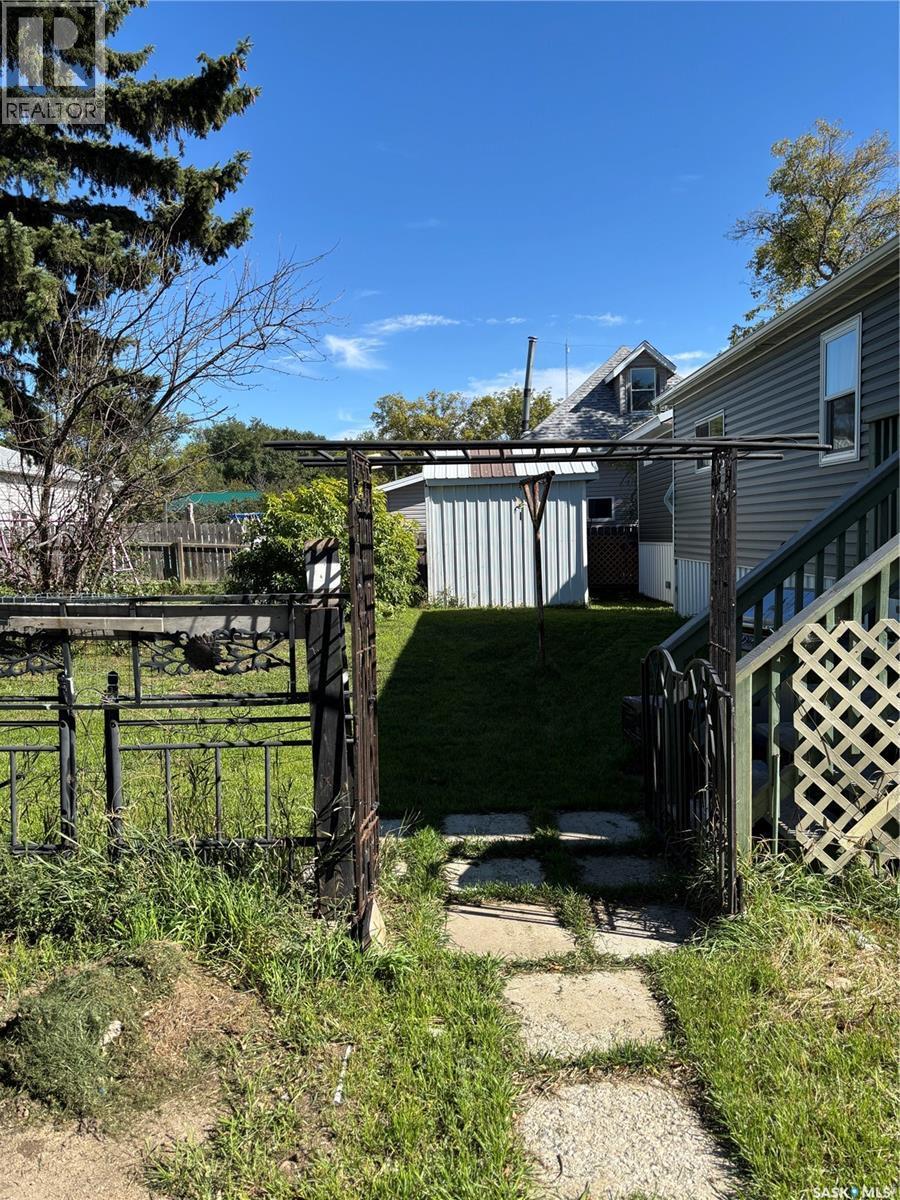 406 Railway Avenue, Mortlach, SK