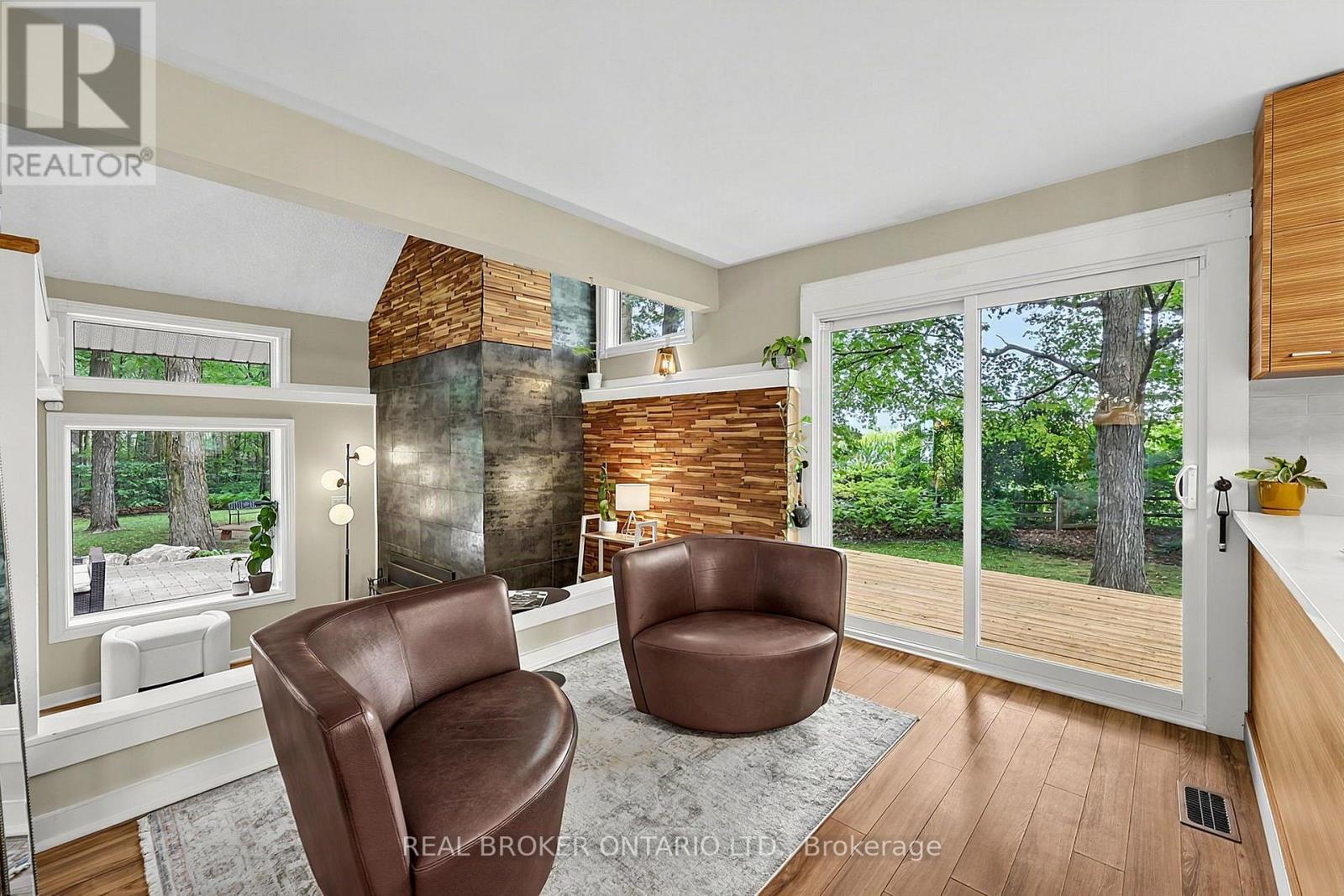 Sitting Room with Walk out to Deck - 18061 Highway 48, East Gwillimbury, ON