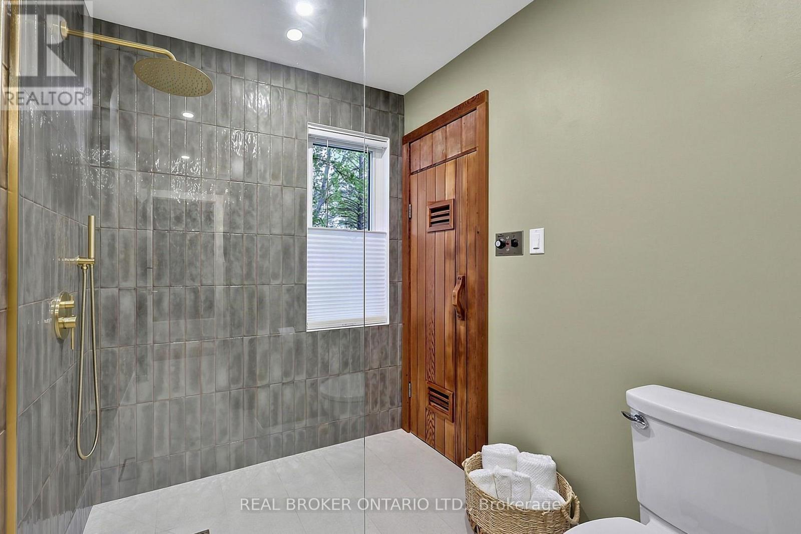 Shower with Entrance to Sauna - 18061 Highway 48, East Gwillimbury, ON
