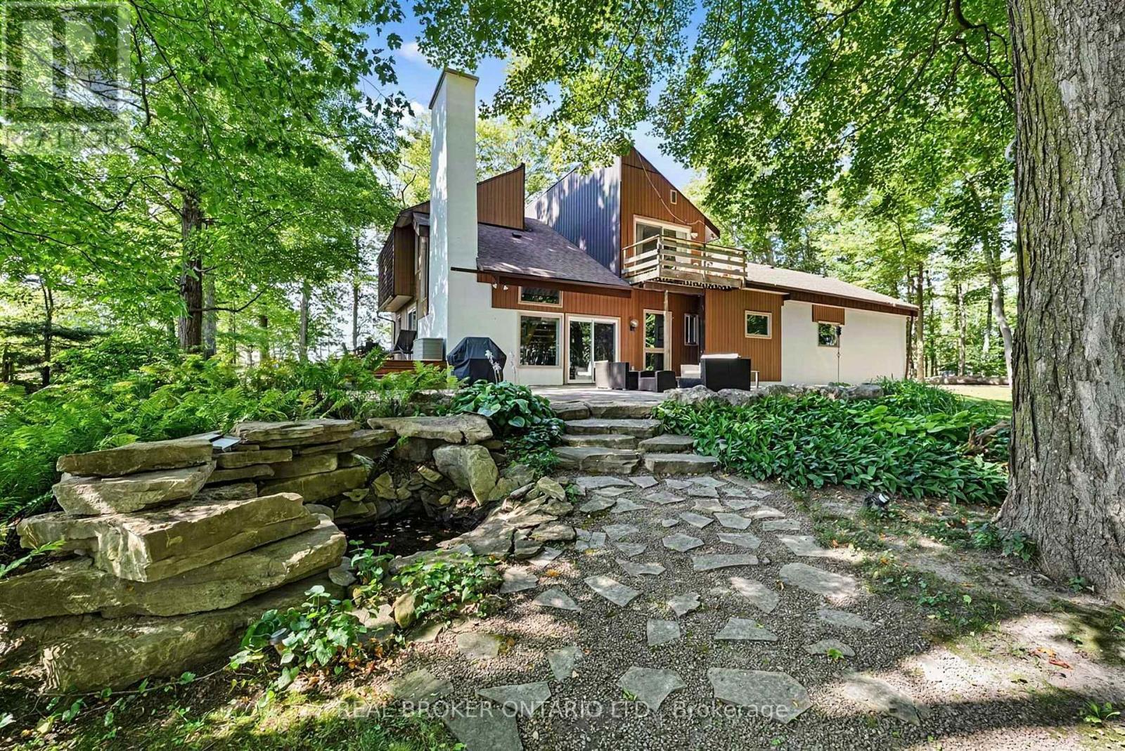 Stunning Landscaping - 18061 Highway 48, East Gwillimbury, ON