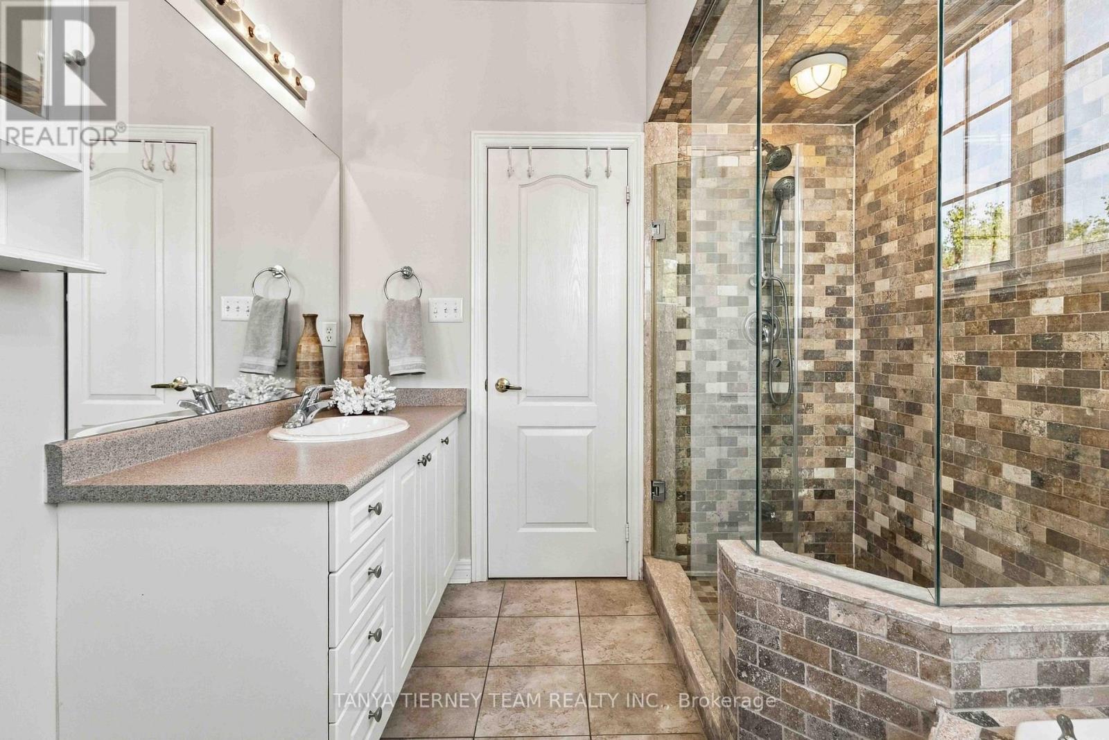 4 Branthaven Court, Whitby, ON